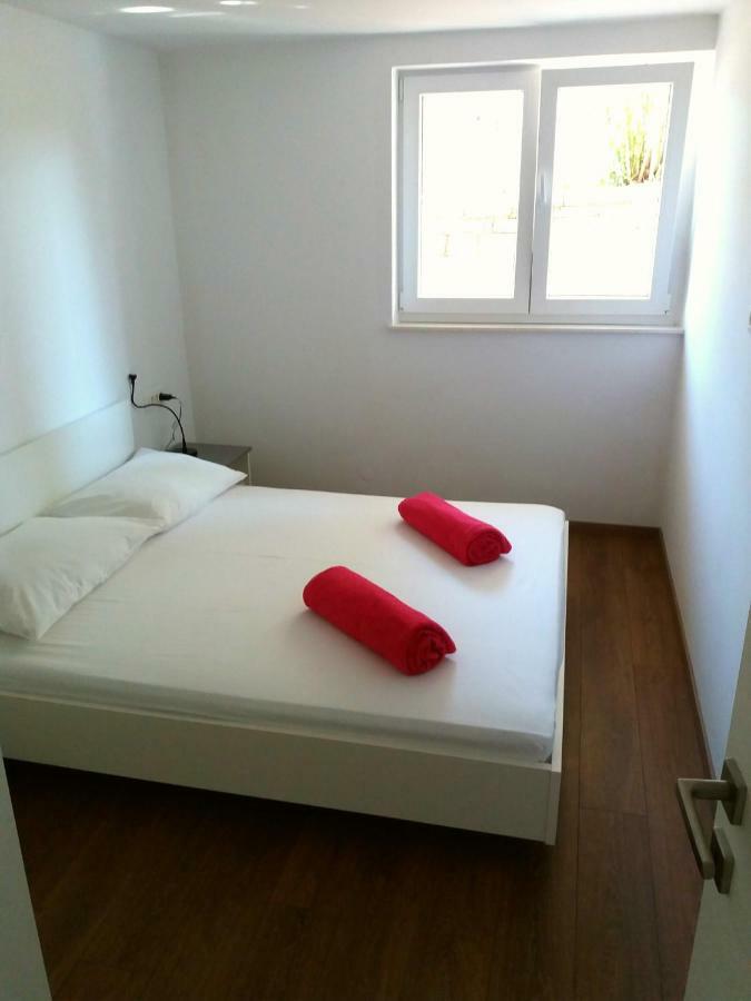 Apartments Mestrovic โลปาร์ ภายนอก รูปภาพ