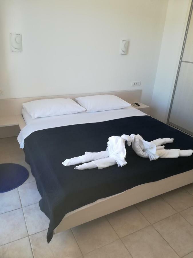 Apartments Mestrovic โลปาร์ ภายนอก รูปภาพ